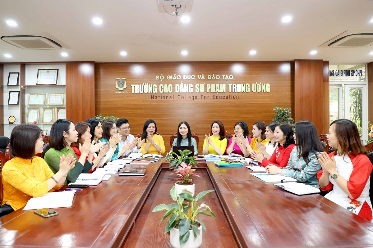 Ban lãnh đạo trường cao đẳng sư phạm trung ương